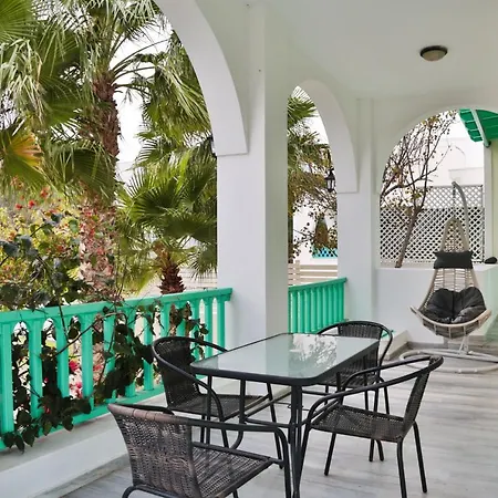 Kamari Beach Houses With Balcony And Garden